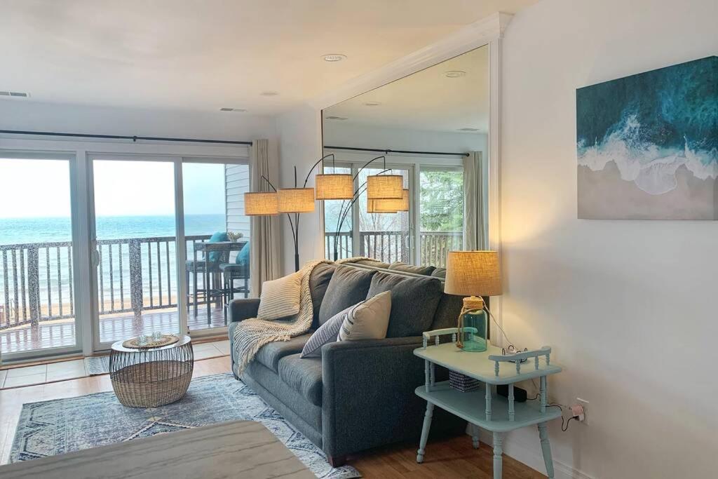 New Listing Beach Bliss 211! Stunning Bay View Траверс-Сити Экстерьер фото
