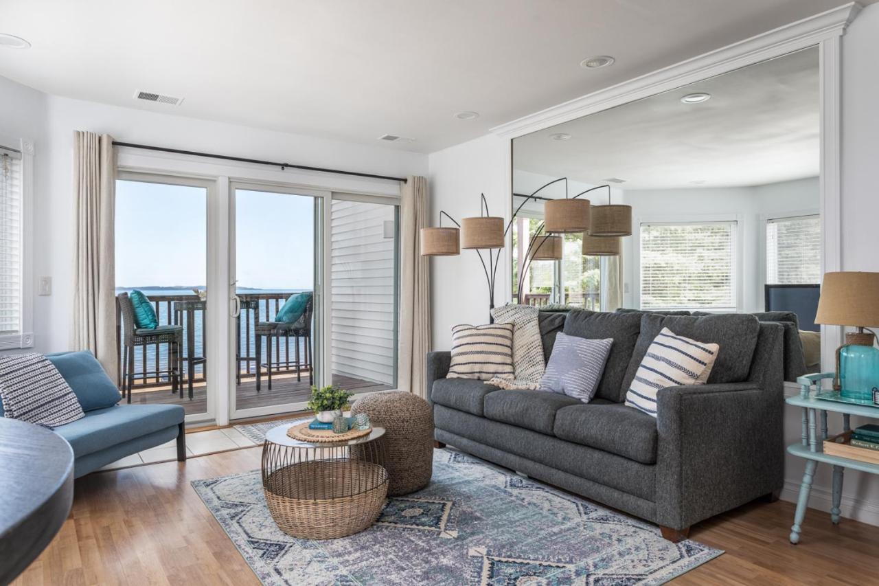 New Listing Beach Bliss 211! Stunning Bay View Траверс-Сити Экстерьер фото