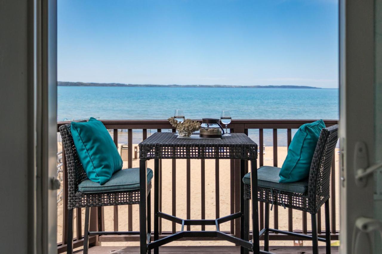 New Listing Beach Bliss 211! Stunning Bay View Траверс-Сити Экстерьер фото