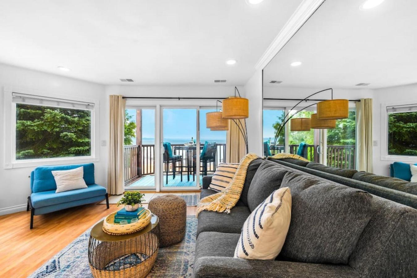 New Listing Beach Bliss 211! Stunning Bay View Траверс-Сити Экстерьер фото